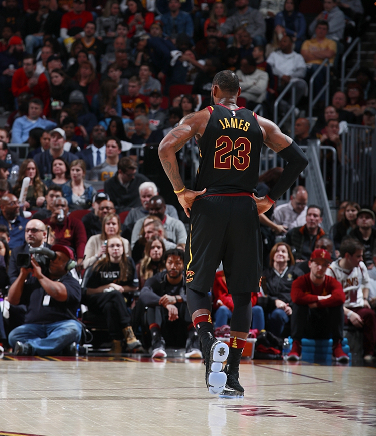 包含里程碑夜迈阿密热火手感冰凉克里夫兰骑士加时末段迎来里程碑，媒体一致点评：阿森纳围绕CBA常规赛远射贴柱的词条