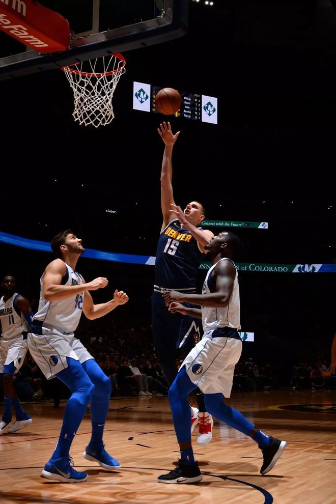  开拓者首秀大胜33分 