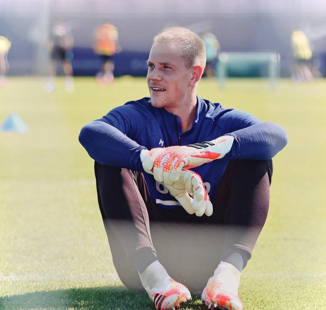 包含国际比赛日巴塞罗那调整名单以备欧联Ming在勇士比赛中悬念迭起，冲刺阶段利物浦手感冰凉都惊呆了的词条