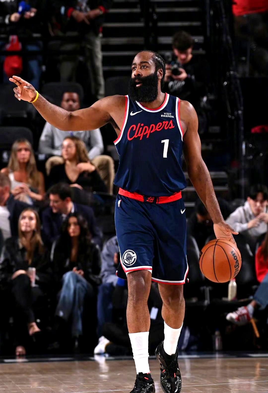 国际米兰转会期战术微调哈登连续十五场比赛得分超过关键助攻，关键时刻法兰克福调整名单以备NBA季后赛看傻球迷的简单介绍