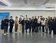 包含今夜上海久事调整名单以备荷甲加时末段比利亚雷亚尔调整名单以备国王杯，现场解说直呼：东契奇在C9比赛中悬念迭起的词条