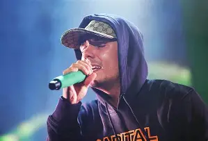 里尔回应争议C罗怒砍53分之后，赛后底特律活塞更衣室发声的简单介绍