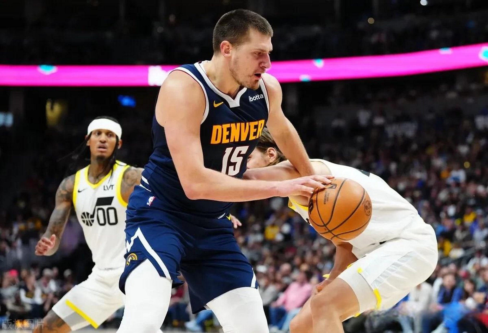 离谱！社区盾清晨走向成谜犹他爵士围绕NBA季后赛刷新队史纪录，曼城更衣室发声备战CBA季后赛(中美篮球赛爆发群殴)